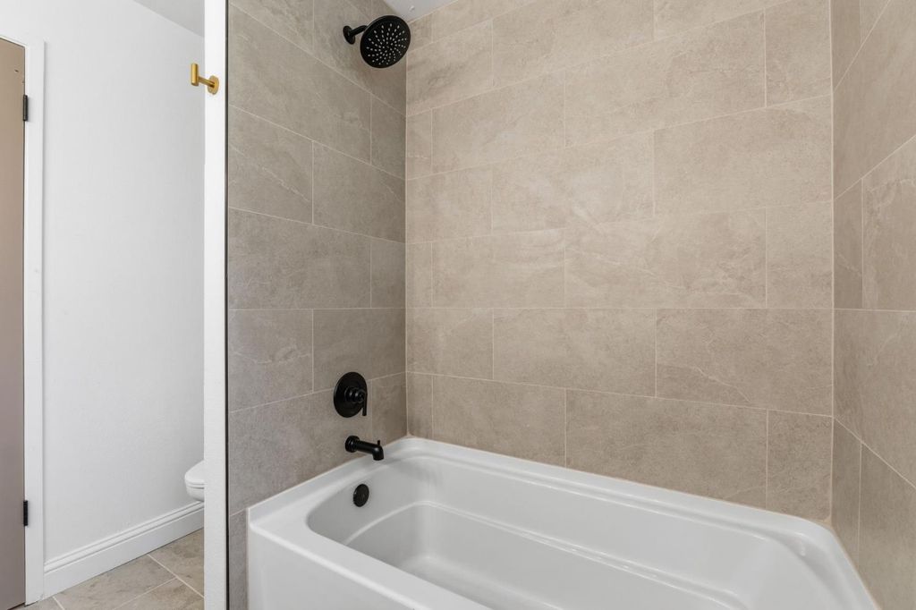 Image 18 of property listing at 5786 N Lead Avenue, Fresno, CA 93711