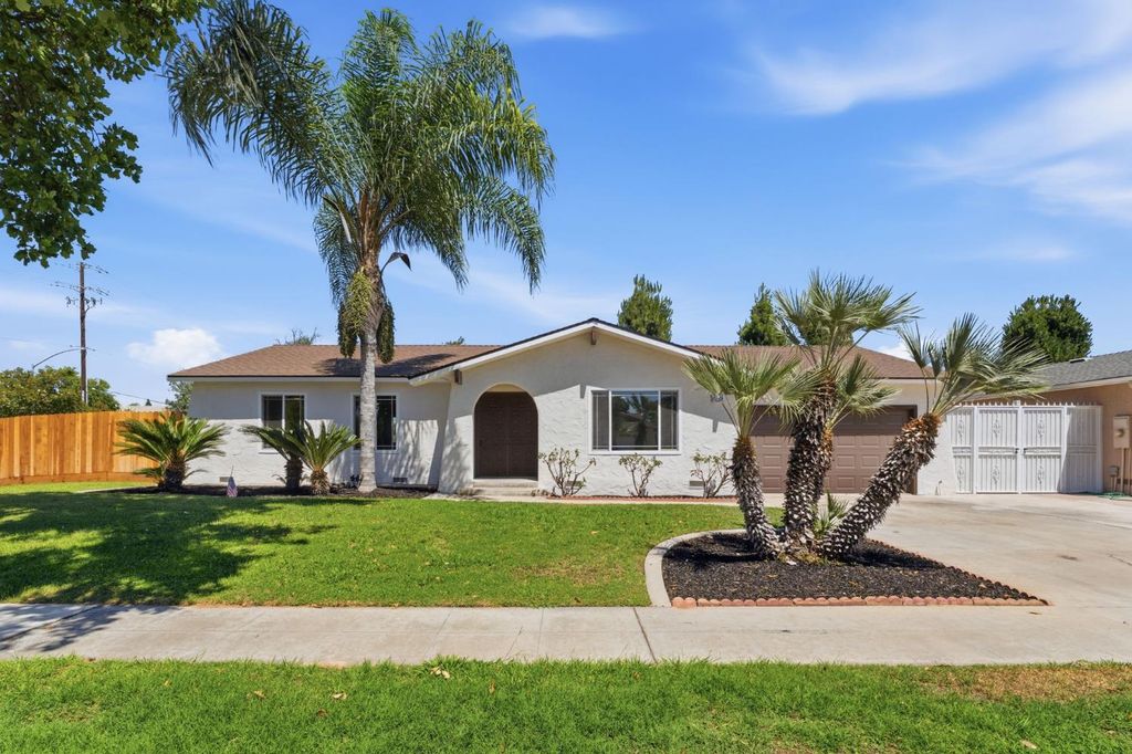 Image 2 of property listing at 5786 N Lead Avenue, Fresno, CA 93711