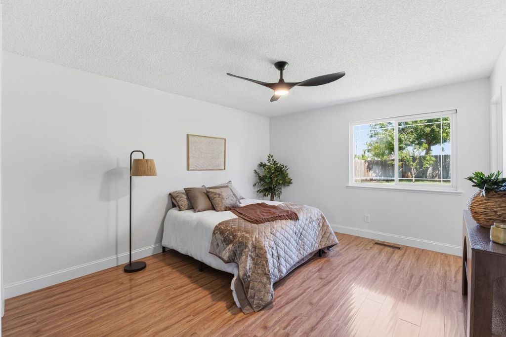 Image 21 of property listing at 5786 N Lead Avenue, Fresno, CA 93711