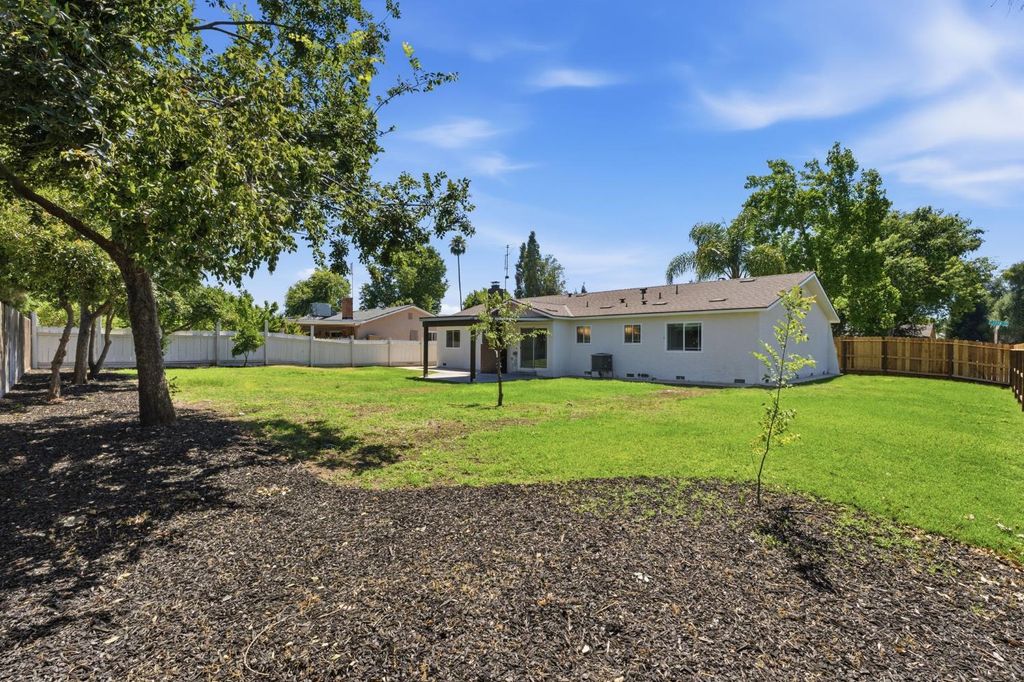 Image 25 of property listing at 5786 N Lead Avenue, Fresno, CA 93711