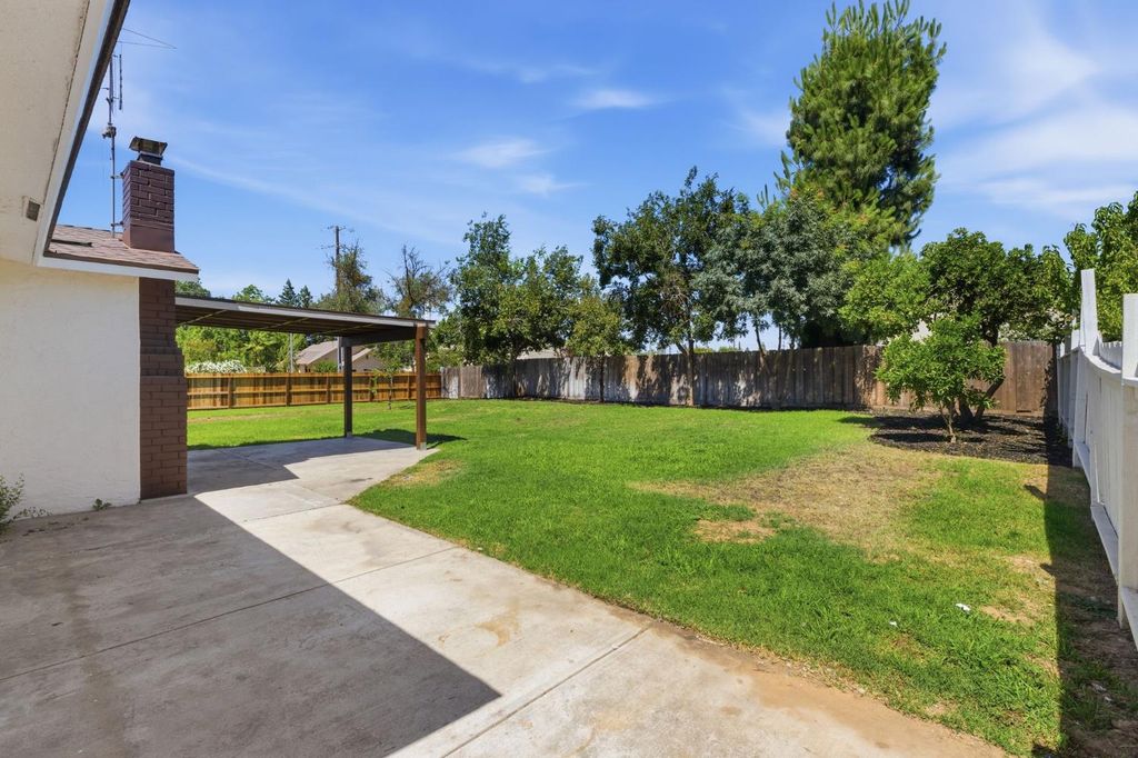 Image 26 of property listing at 5786 N Lead Avenue, Fresno, CA 93711