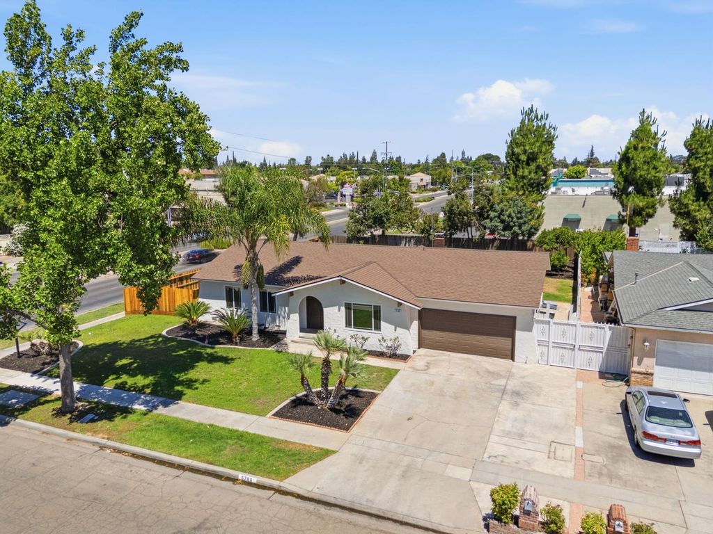 Image 28 of property listing at 5786 N Lead Avenue, Fresno, CA 93711