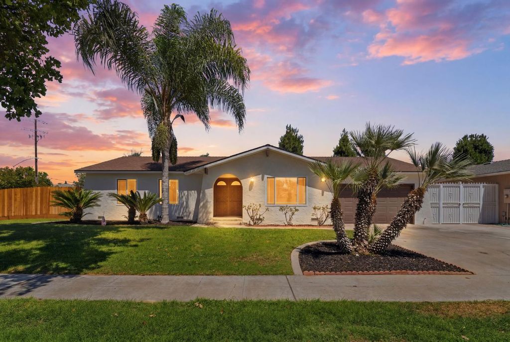 Image 3 of property listing at 5786 N Lead Avenue, Fresno, CA 93711