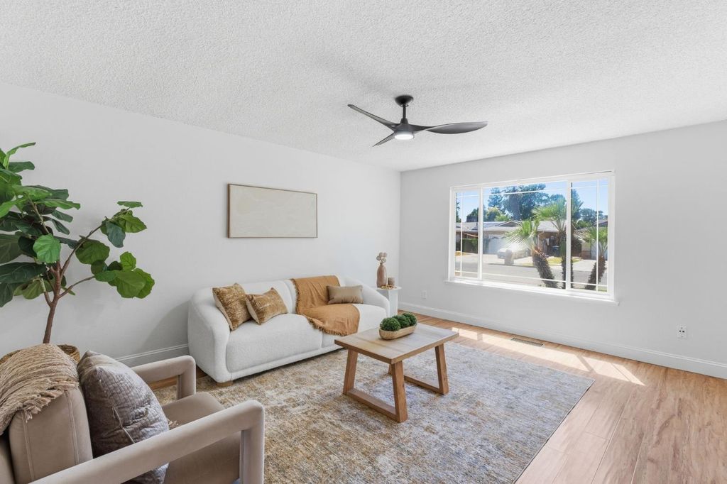 Image 6 of property listing at 5786 N Lead Avenue, Fresno, CA 93711