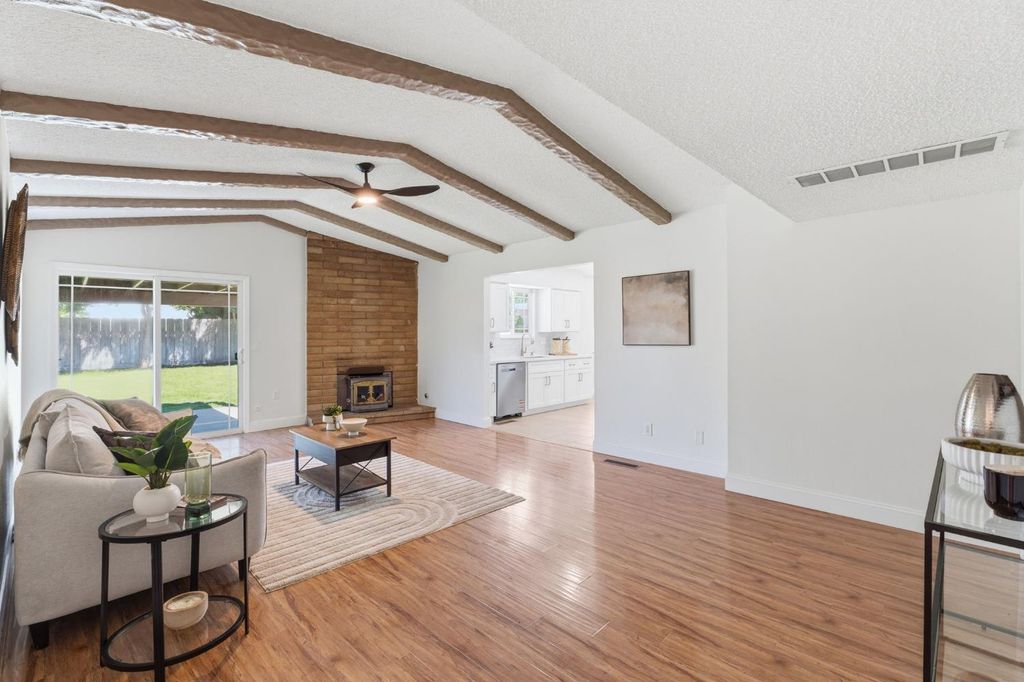 Image 8 of property listing at 5786 N Lead Avenue, Fresno, CA 93711