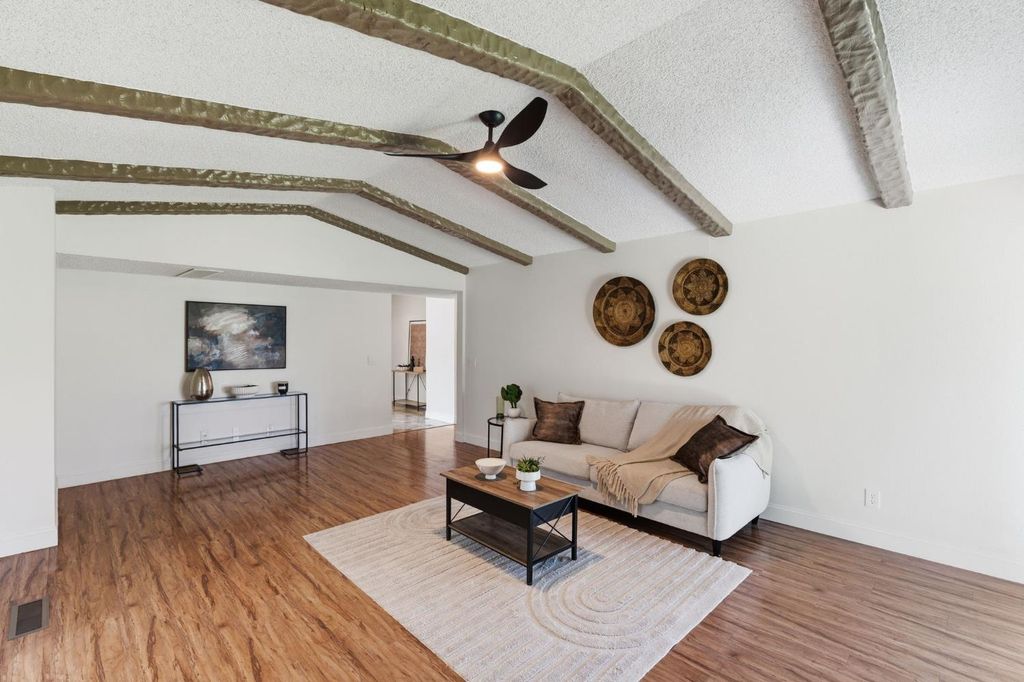 Image 9 of property listing at 5786 N Lead Avenue, Fresno, CA 93711