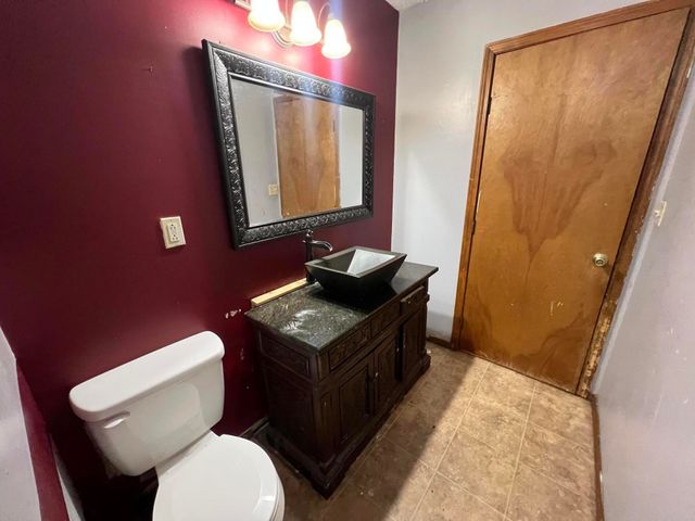 1021 West Crestview Lane, Republic, MO 65738