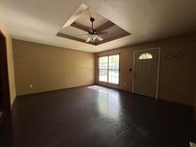 1021 West Crestview Lane, Republic, MO 65738