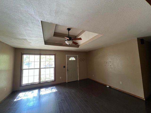 1021 West Crestview Lane, Republic, MO 65738