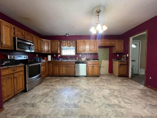 1021 West Crestview Lane, Republic, MO 65738