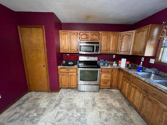 1021 West Crestview Lane, Republic, MO 65738