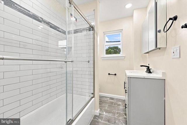 210 MARSHALL AVE, Darby, PA 19023