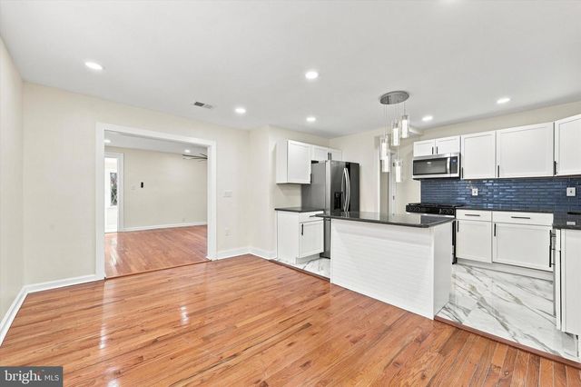 210 MARSHALL AVE, Darby, PA 19023