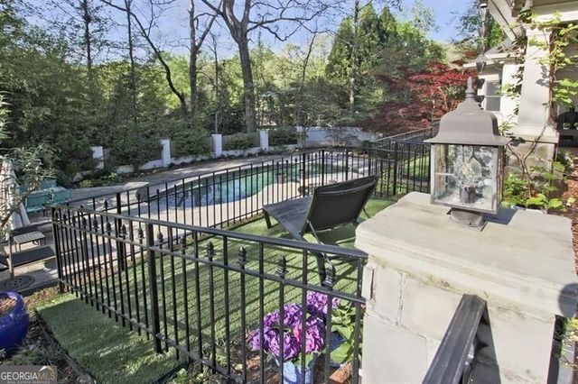 4 Harris Glen NW, Atlanta, GA 30327