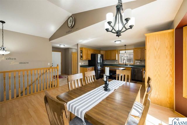 2209 Aspen Lane, North Mankato, MN 56003