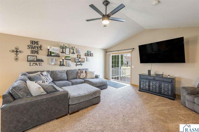 2209 Aspen Lane, North Mankato, MN 56003