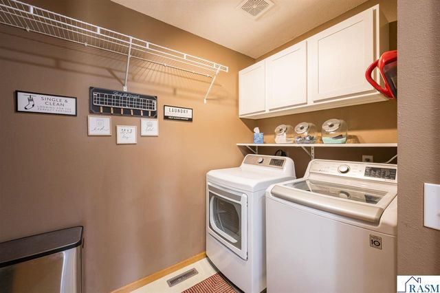 2209 Aspen Lane, North Mankato, MN 56003