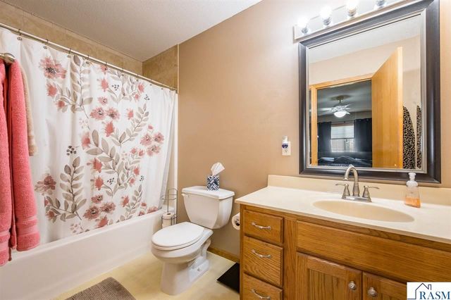 2209 Aspen Lane, North Mankato, MN 56003