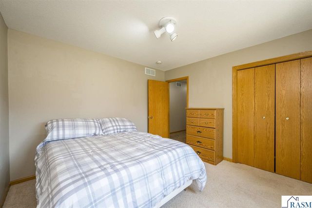 2209 Aspen Lane, North Mankato, MN 56003