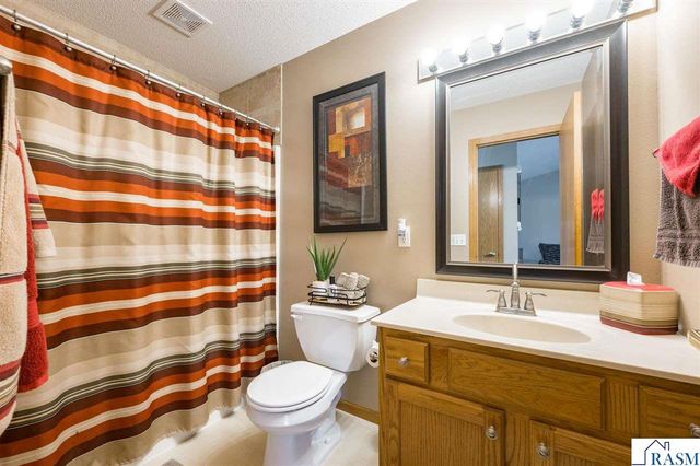 2209 Aspen Lane, North Mankato, MN 56003