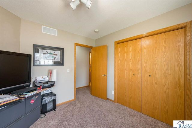 2209 Aspen Lane, North Mankato, MN 56003