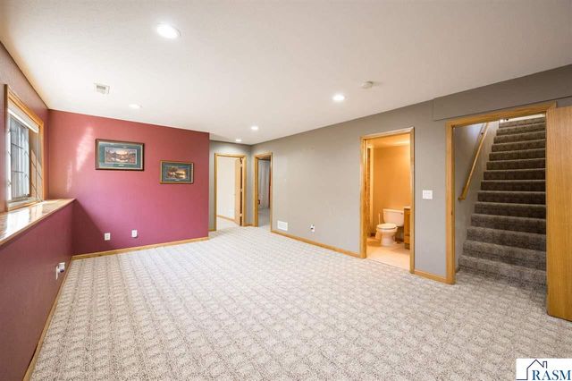 2209 Aspen Lane, North Mankato, MN 56003