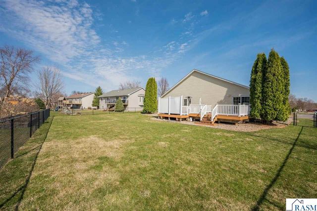 2209 Aspen Lane, North Mankato, MN 56003