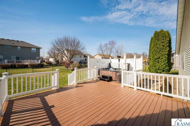 2209 Aspen Lane, North Mankato, MN 56003