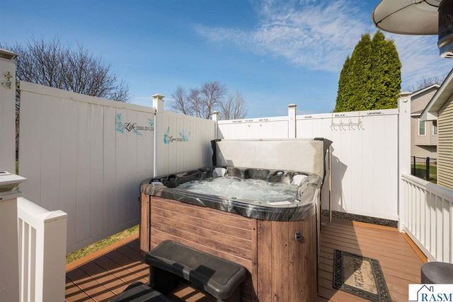 2209 Aspen Lane, North Mankato, MN 56003