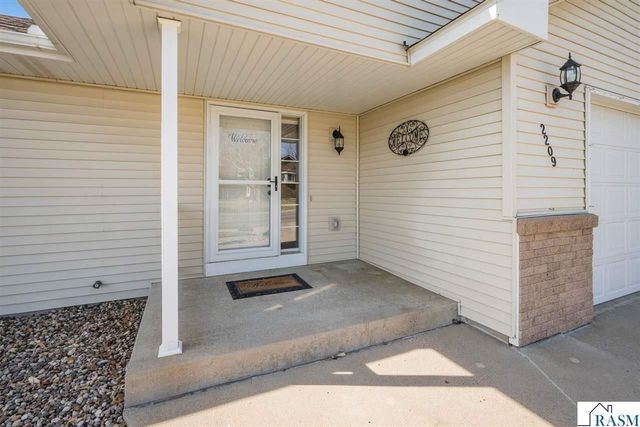 2209 Aspen Lane, North Mankato, MN 56003