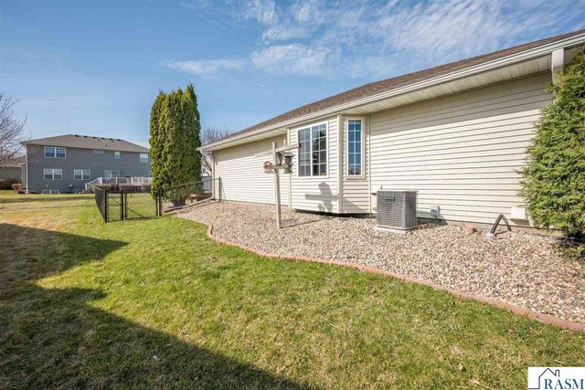 2209 Aspen Lane, North Mankato, MN 56003