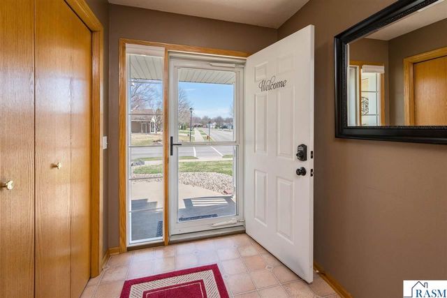 2209 Aspen Lane, North Mankato, MN 56003