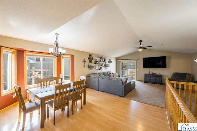 2209 Aspen Lane, North Mankato, MN 56003