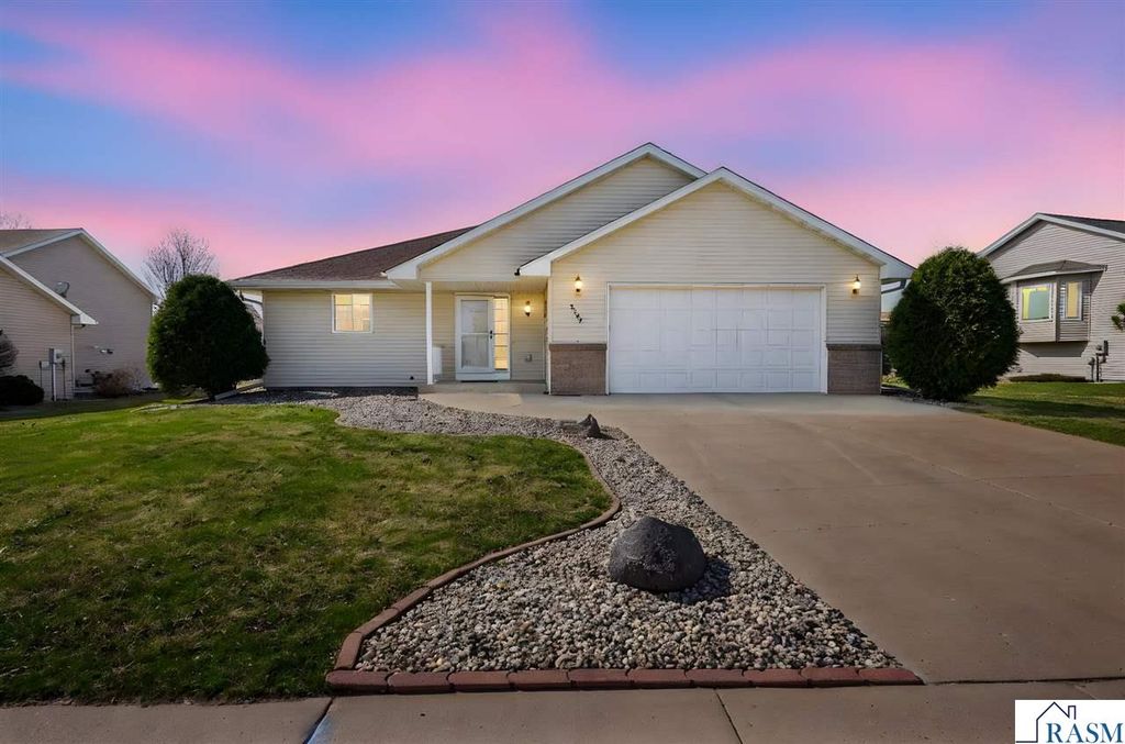 2209 Aspen Lane, North Mankato, MN 56003