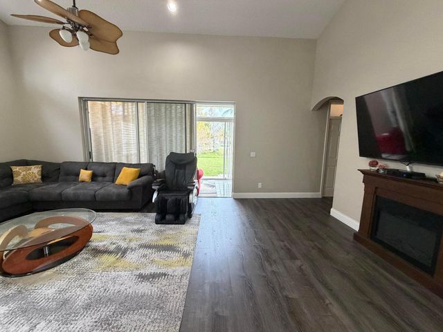 8768 Shoal Creek Lane, Boynton Beach, FL 33472