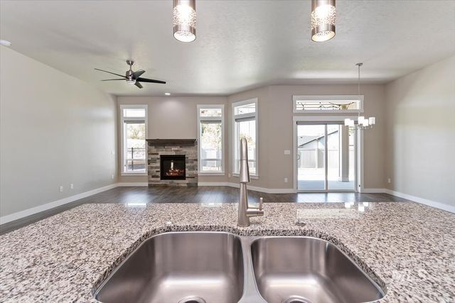 2461 W Herron Ridge Ct, Nampa, ID 83686