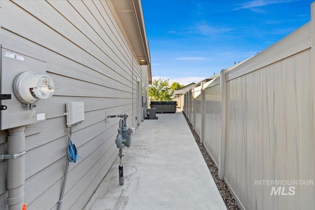 2461 W Herron Ridge Ct, Nampa, ID 83686