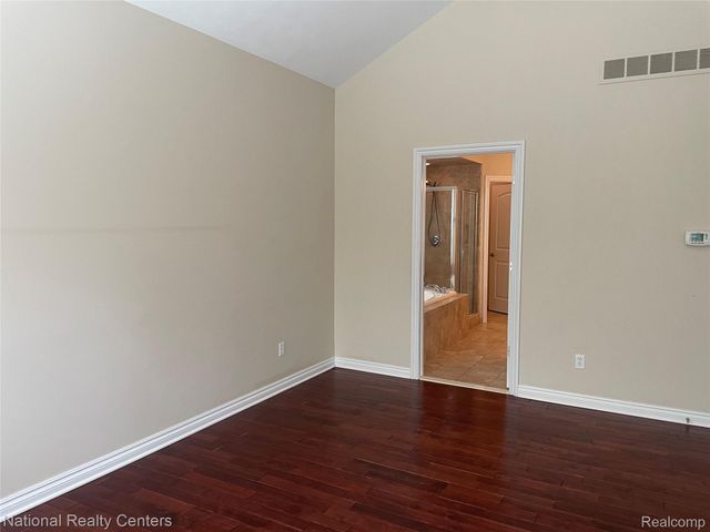 2750 Castlemartin Court, Oakland Charter Township, MI 48306