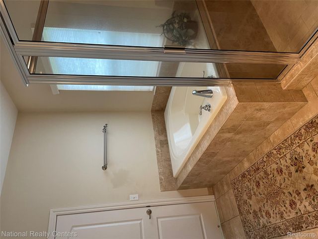 2750 Castlemartin Court, Oakland Charter Township, MI 48306