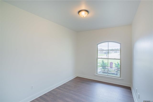 10190 Angela Dr, Denham Springs, LA 70706