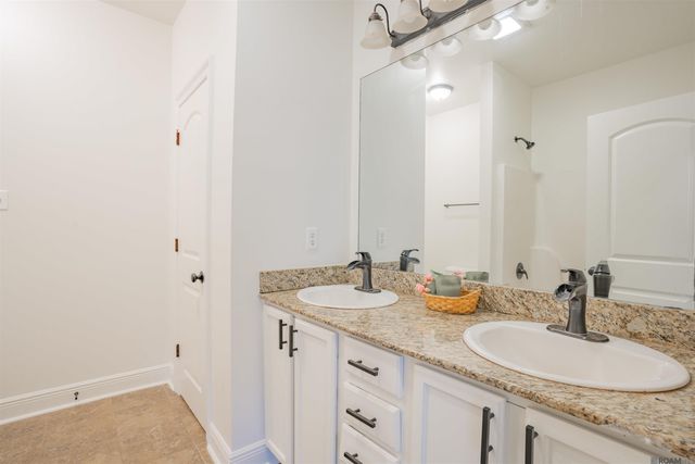 10190 Angela Dr, Denham Springs, LA 70706