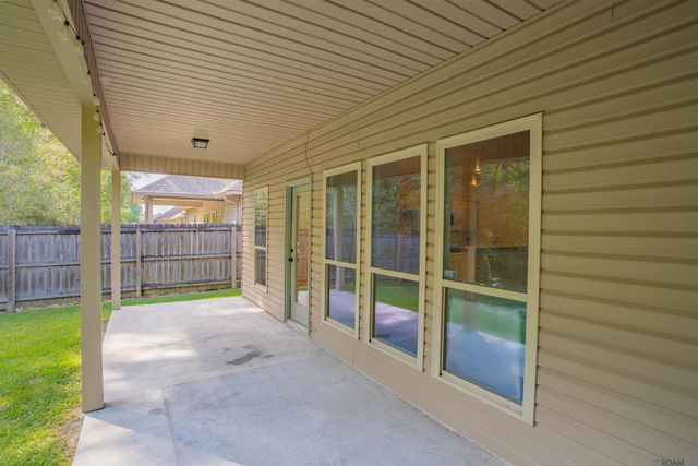 10190 Angela Dr, Denham Springs, LA 70706