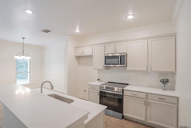 10190 Angela Dr, Denham Springs, LA 70706