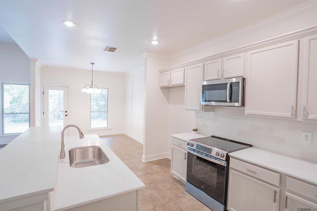 10190 Angela Dr, Denham Springs, LA 70706
