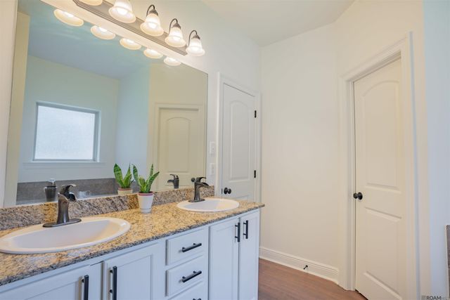 10190 Angela Dr, Denham Springs, LA 70706