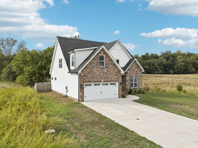 710 Eva Agnes Ave, Clarksville, TN 37042