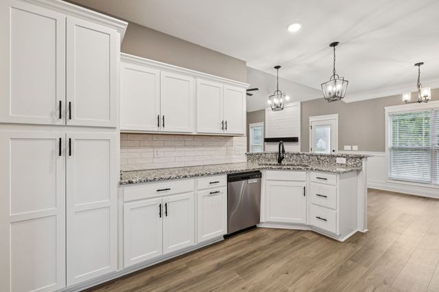 710 Eva Agnes Ave, Clarksville, TN 37042