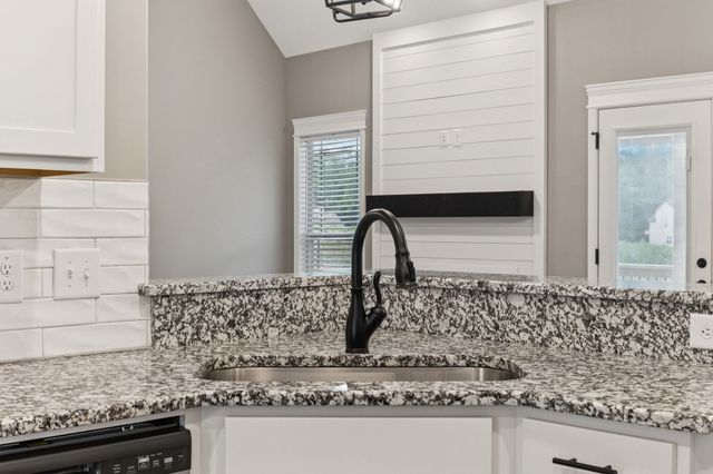 710 Eva Agnes Ave, Clarksville, TN 37042
