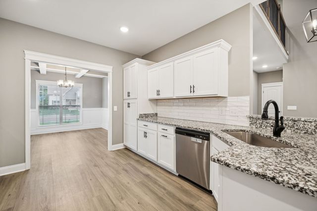 710 Eva Agnes Ave, Clarksville, TN 37042