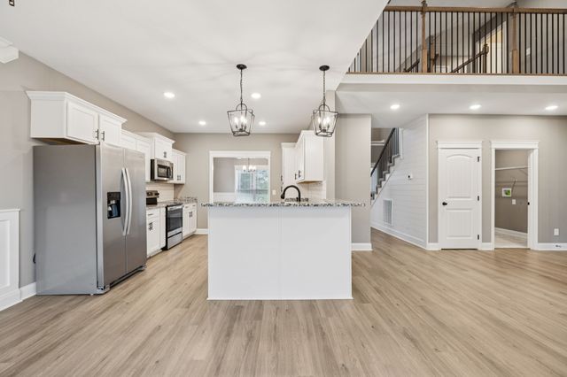 710 Eva Agnes Ave, Clarksville, TN 37042